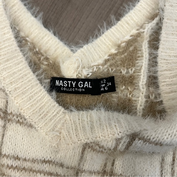 Nasty Gal Tan Plaid Sweater Vest - Picture 3 of 3